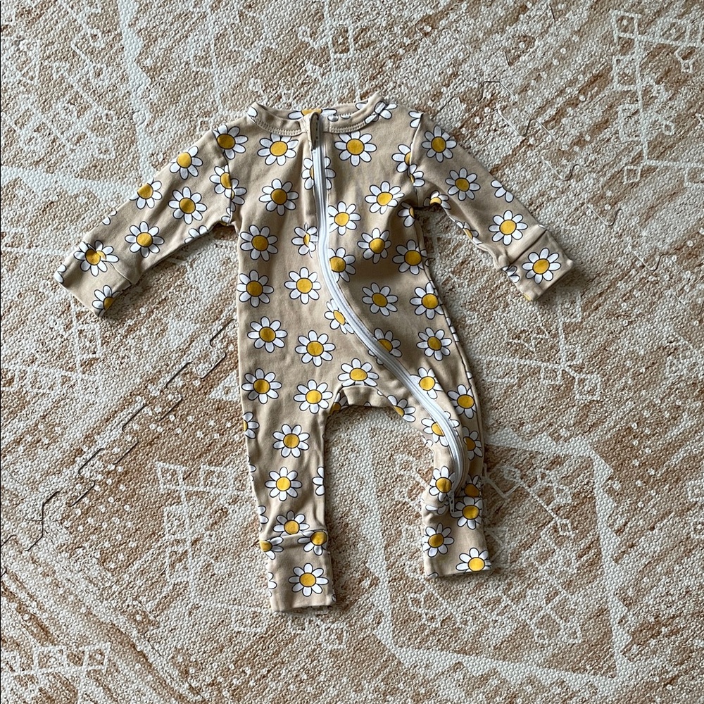 SIIX COLLECTION Organic 2-Way Zip Romper Daisy retro pajama footie